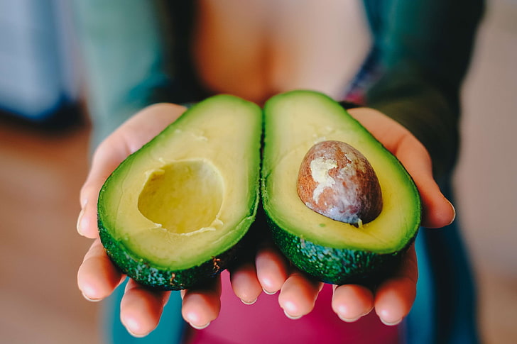 arm, avocado, cooking, delicious, diet, dieting, eating, female, finger, food, fresh, freshness, giving, green, hand, hands, healthy, hold, holding, ingredient, natural, nutrition, organic, palm, palms, person, piece, raw, HD wallpaper