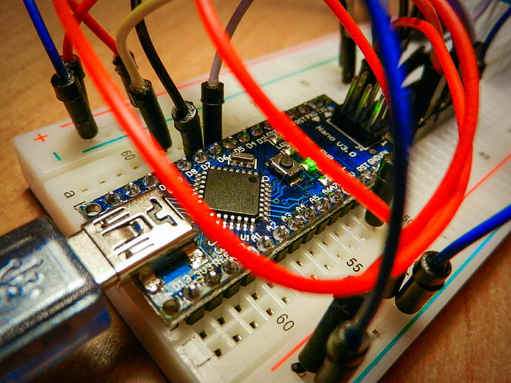 Arduino, papan tempat memotong roti, kabel, sirkuit, elektronik, mikrokontroler, Wallpaper HD
