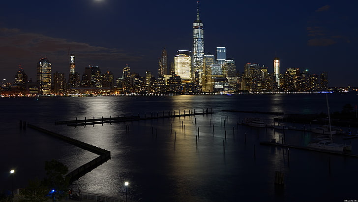 krajobraz miasta, miasto, pejzaż miejski, noc, woda, światła, odbicie, budynek, wieżowiec, Nowy Jork, USA, Manhattan, jachty, One World Trade Center, chmury, Tapety HD