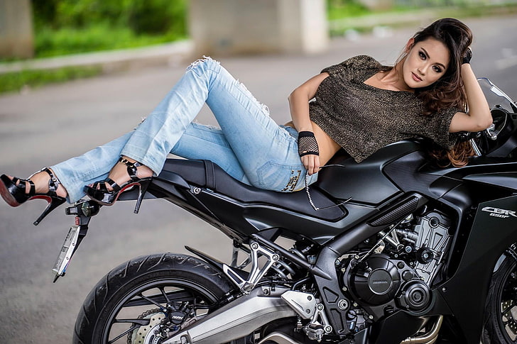 Asiáticos, mulheres, mulheres com motocicletas, sapatos de salto altos, olhar sensual, HD papel de parede