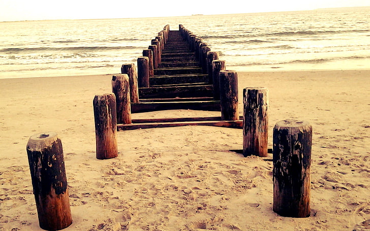 коричневый деревянный док, море, причал, колонны, песок, пляж, HD обои