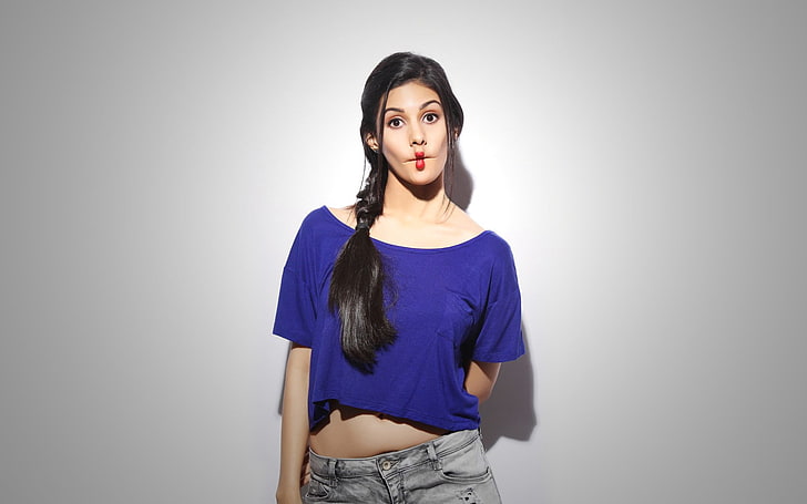 fioletowa damska koszulka crop-top z okrągłym dekoltem, aktorka, Amyra Dastur, Tapety HD