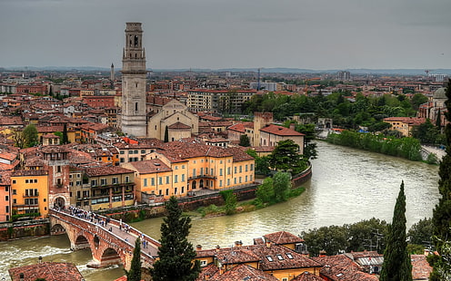 Verona, Italia, fiume Adige, Ponte Pietra Bridge, edifici, città biulding, Verona, Italia, Adige, fiume, ponte, edifici, Sfondo HD HD wallpaper