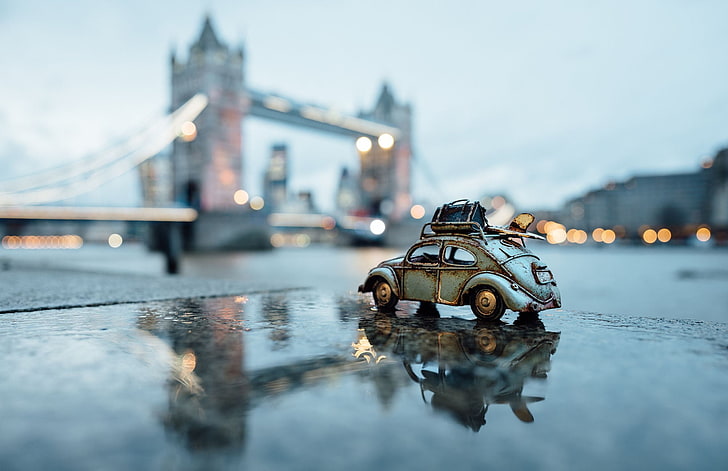 voiture de jouet grise, eau, voiture, ville, urbain, pluie, jouets, Londres, Fond d'écran HD