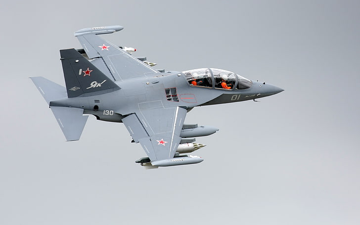 灰色の戦闘機、ヤク130、軍用機、航空機、ロシア空軍、 HDデスクトップの壁紙