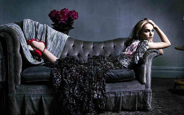 tufted black fainting couch, natalie portman, actress, sofa, lie, dress, elegant, thoughtful, HD wallpaper