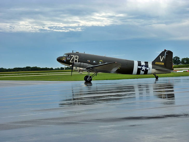 C-47 In The Rain, c-47, skytrain, самолет, Втората световна война, самолетни самолети, HD тапет