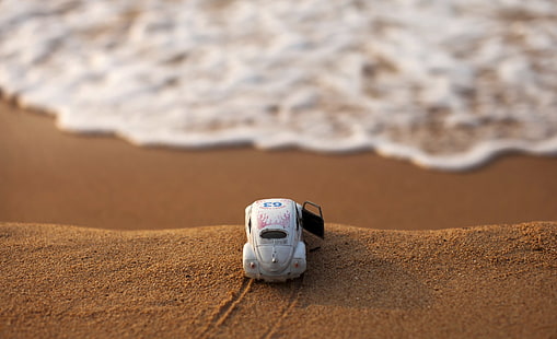 white Volkswagen Beetle scale, beach, water, toys, macro, car, Volkswagen Beetle, HD wallpaper HD wallpaper