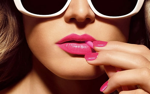 白いフレームのサングラス、ピンク、メガネ、塗装爪、ピンクの口紅、女性、モデル、顔、メガネを掛けた女性を着ている女性、 HDデスクトップの壁紙 HD wallpaper