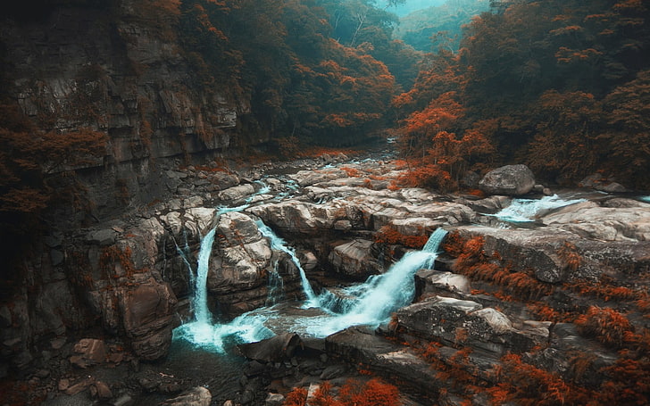 air terjun yang dikelilingi oleh bebatuan, foto pemandangan air terjun, alam, lanskap, musim gugur, hutan, air terjun, pohon, sungai, kabut, semak belukar, Taiwan, Wallpaper HD