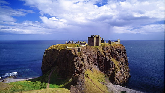 brązowy betonowy zamek, natura, krajobraz, morze, klif, skała, architektura, zamek, ruiny, chmury, wybrzeże, trawa, horyzont, Szkocja, Wielka Brytania, starożytne, wieża, zamek Dunnottar, Tapety HD HD wallpaper