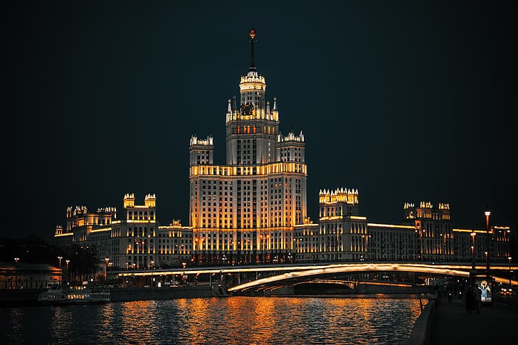 notte, ponte, città, casa, fiume, l'edificio, altezza, la sera, illuminazione, Mosca, architettura, lungomare, argine Kotelnicheskaya, Sfondo HD