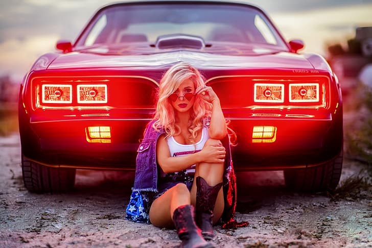 Christopher Rankin, women, blonde, sitting, sand, on the ground, glowing, tanned, thighs, bent legs, boots, white tank top, top, white tops, two tone hair, dyed hair, shorts, jean shorts, looking at viewer, sunglasses, women outdoors, car, black cars, vehicle, frontal view, women with cars, muscle cars, headlights, headlight beams, model, HD wallpaper