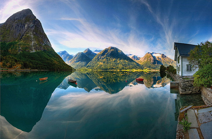 Cuerpo de agua, montañas, lago, reflejo, agua, naturaleza, barco, casa, Fondo de pantalla HD