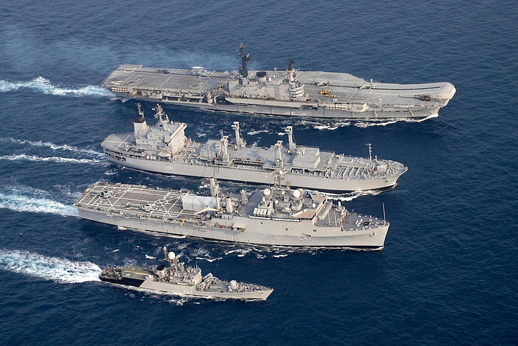 Vier graue Schlachtschiffe im Meer, Schiff, INS Viraat (R22), INS Jalashwa (L41), Indische Marine, INS Karmuk (P64), Kriegsschiff, INS Jyoti (A58), HD-Hintergrundbild