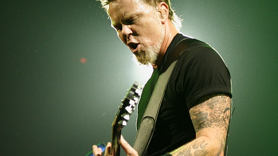 czarna męska koszulka z okrągłym dekoltem, Metallica, James Hetfield, gitara, tatuaż, brody, heavy metal, thrash metal, metal, Tapety HD HD wallpaper