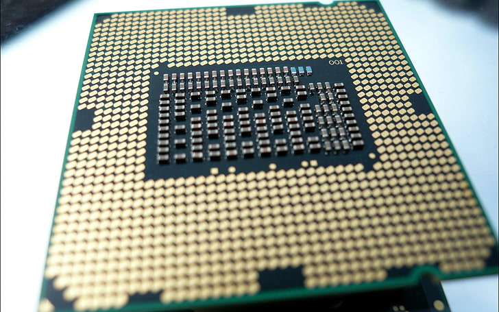 czarno-brązowy procesor komputerowy, zdjęcie złotej jednostki centralnej, procesor, komputer, technologia, przesunięcie pochylenia, zbliżenie, Tapety HD