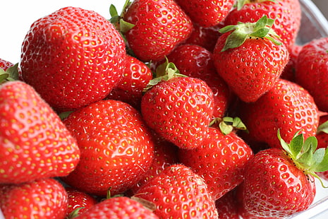 shallow focus photography of pile of strawberries, strawberries, Strawberries, II, shallow focus, photography, pile, Vitamine, Vitamins, Healthy, Red  Rot, Food, Essen, Obst, Fruit, Frucht, freshness, red, strawberry, ripe, organic, berry Fruit, gourmet, dessert, healthy Eating, close-up, summer, HD wallpaper HD wallpaper