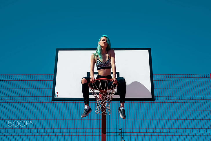 Дарья Клепикова, баскетбол, зеленые волосы, забор, чистое небо, HD обои