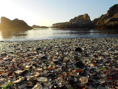 lote de piedra de varios colores, playa, naturaleza, mar, luz solar, roca, guijarros, vidrio, paisaje, agua, Fondo de pantalla HD HD wallpaper
