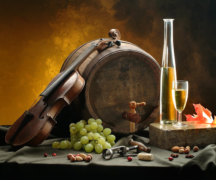 raisins blancs à côté de la bouteille de vin, feuille, vin, blanc, violon, verre, raisins, noix, baril, tire-bouchon, nappe, Fond d'écran HD