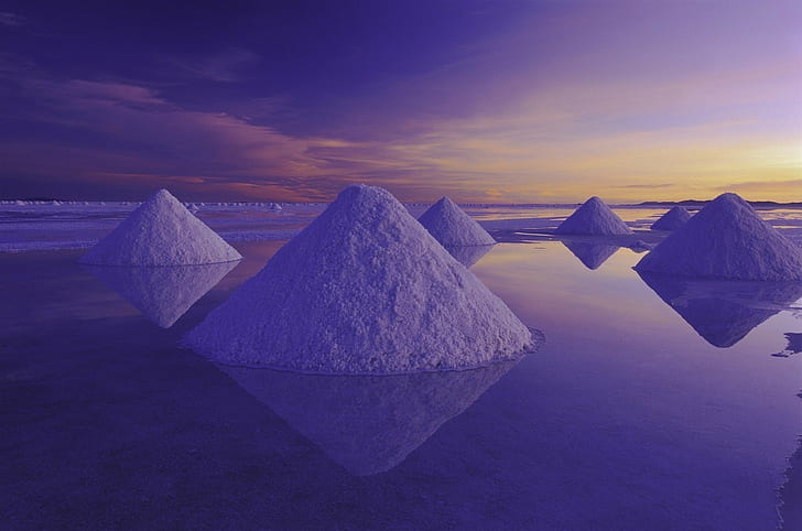 ウユニ塩湖砂漠水日の出ボリビア反射ピラミッド自然風景、 HDデスクトップの壁紙