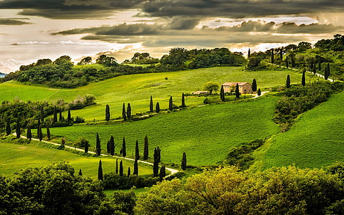 Умбрия, Италия, природа пейзаж, хълм, къща, дървета, зелен, небе, облаци, зелено поле, Умбрия, Италия, Природа, Пейзаж, хълм, къща, дървета, зелен, небе, облаци, HD тапет HD wallpaper