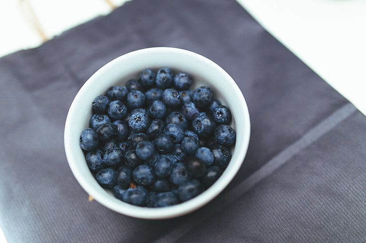 blueberry biru, blueberry, beri, piring, taplak meja, Wallpaper HD