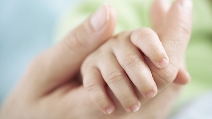 right human hand, mom, close up, child, baby, children, hand, HD wallpaper