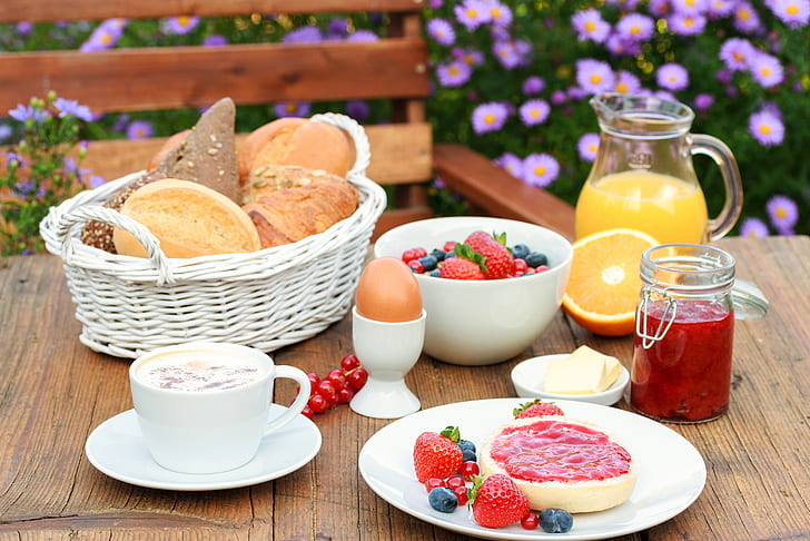 flowers, berries, background, basket, egg, coffee, blur, Breakfast, blueberries, strawberry, juice, plate, bread, jam, buns, HD wallpaper