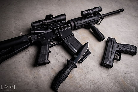 черная винтовка, кинжал и полуавтоматический пистолет, пистолет, черный, нож, автомат, бетон, штурмовая винтовка, Ar-15, комплект, XDm, HD обои HD wallpaper