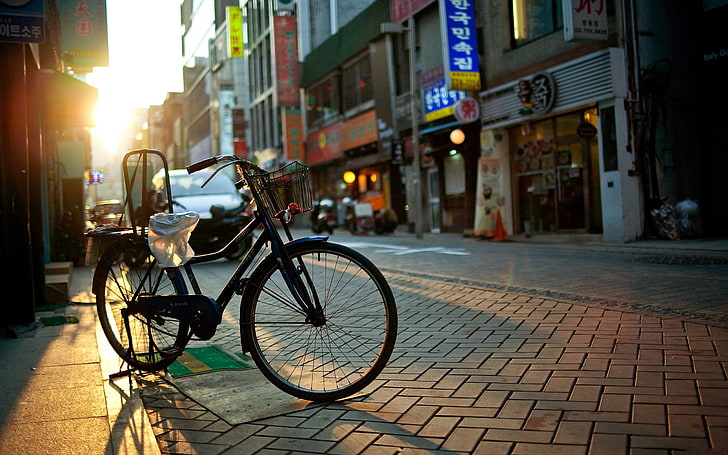 black cruiser bike, cityscape, city, bicycle, street, sunlight, vehicle, urban, Asia, South Korea, HD wallpaper