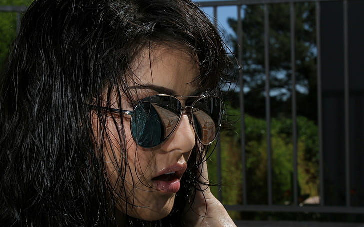 women brunette sunglasses sunny leone, HD wallpaper