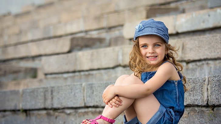 Blaue Jeansspielanzugshorts für Mädchen, Mädchen, Stil, Model, Fotoshooting, HD-Hintergrundbild