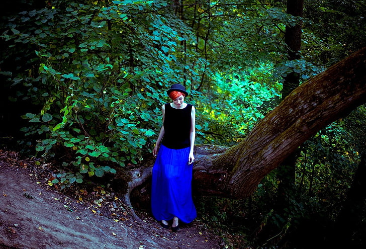 mujeres, Mayya Giter, pelirroja, falda, falda larga, tops negros, sombrero, pelo corto, bosque, Fondo de pantalla HD