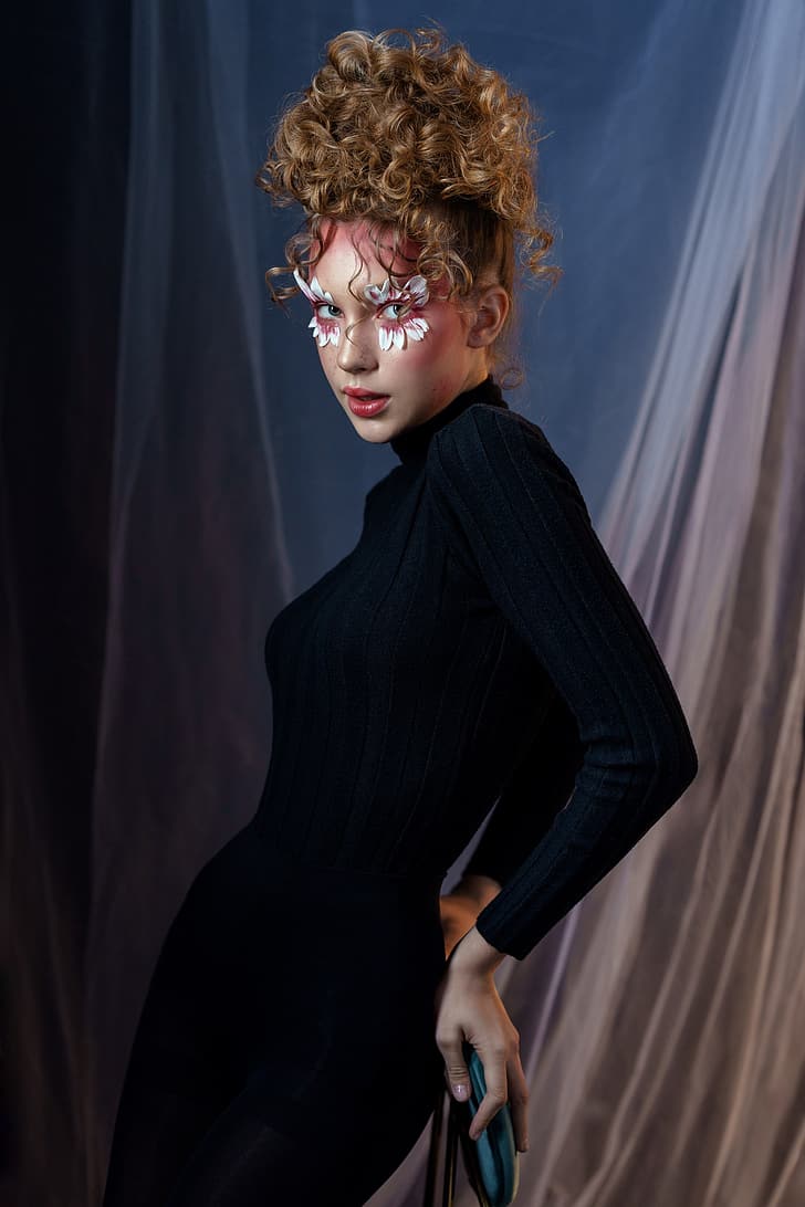 Valentina Suvorova, wanita, kelopak bunga, glamor, memandang penonton, gaun hitam, Wallpaper HD, wallpaper seluler