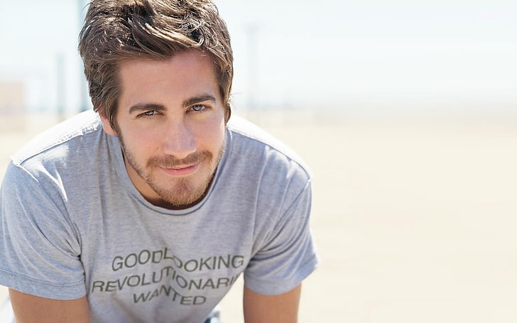 Jake Gyllenhaal, actor, boy, jake gyllenhaal, smile, t-shirt, bright, HD wallpaper