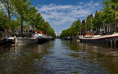 Beautiful Canals Of Amsterdam, water, amsterdam, the netherlands, boats, canals, nature and landscapes, HD wallpaper HD wallpaper