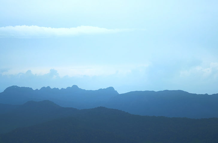 montagne coperte di alberi verdi, Langkawi, montagne, Asia, Malesia, nebbia, blu, paesaggio, Sfondo HD