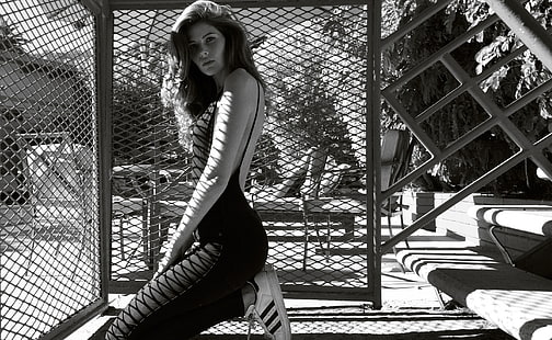Cool Girl Black and White, กางเกงยีนส์ผู้หญิงและเสื้อท่อนบน, Girls, Girl, People, Woman, Designer, Shoes, Young, Model, Fashion, Collection, Adidas, jeans, Outfit, Clothing, blackandwhite, clothes, วอลล์เปเปอร์ HD HD wallpaper