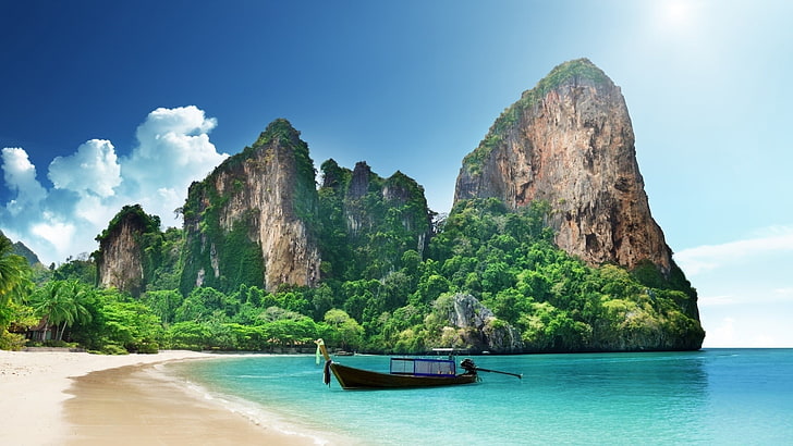 черно-бяла лодка, природа, пейзаж, планини, облаци, Тайланд, дървета, гора, море, пясък, плаж, лодка, палми, къща, скала, HD тапет