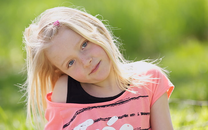 girl's pink scoop-neck top, children, little girl, outdoors, smiling, blond hair, HD wallpaper
