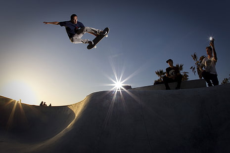 uomo in sella a skateboard, salto, skate, adrenalina, skateboard, rampa, Sfondo HD HD wallpaper
