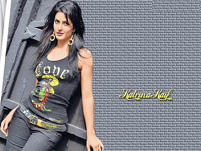 Katrina Kaif Indian Bollywood, Katrina Kail, Celebrità femminili, Katrina Kaif, bollywood, attrice indiana, jeans, maglietta, Sfondo HD HD wallpaper