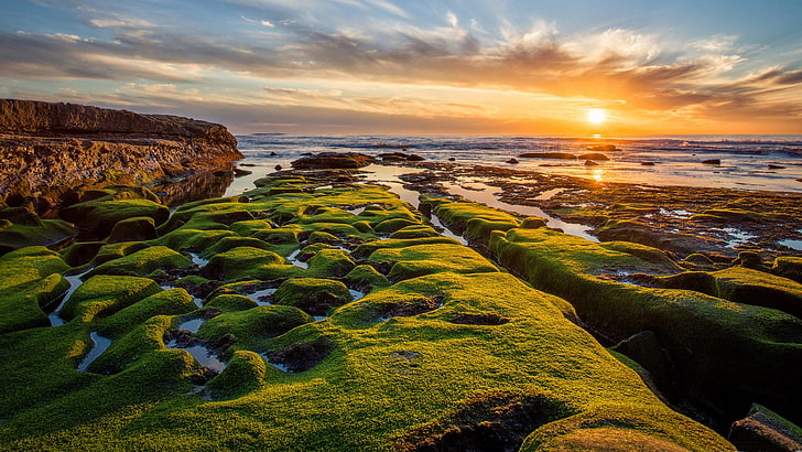 Costa do Oceano Pacífico Pôr do sol Céu laranja Nuvens Ondas de rocha verde 4k Hd Papel de parede da área de trabalho para telefones móveis Tablet E Laptop 3840 × 2160, HD papel de parede