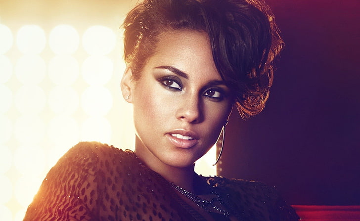 ต่างหูห่วงสีเงินของผู้หญิงดูสาวดนตรีการแต่งหน้าทรงผมนักร้อง Alicia Keys, วอลล์เปเปอร์ HD