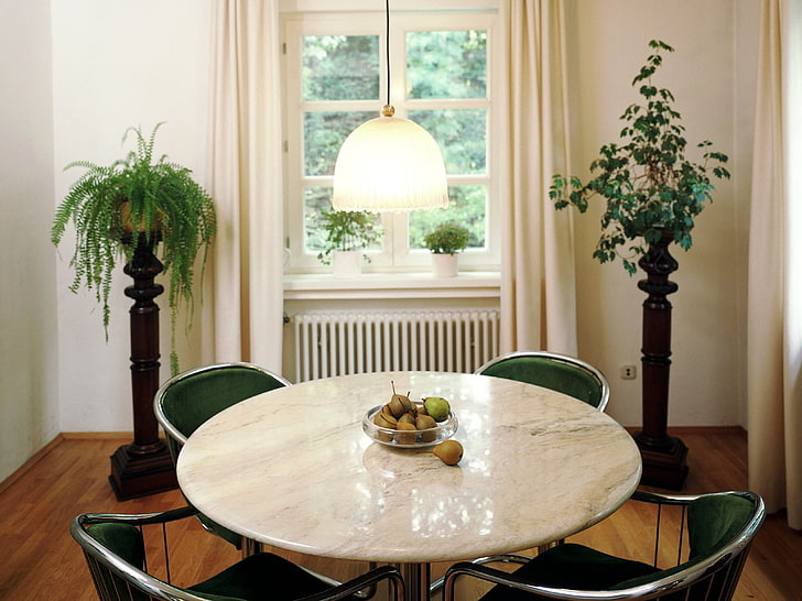 mesa de madeira marrom redonda e quatro cadeiras, mesa, móveis, cadeiras, janela, HD papel de parede