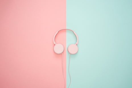rosa hörlurar med hörlurar, hörlurar, minimalism, rosa, pastell, HD tapet HD wallpaper