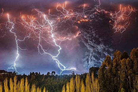 белая и оранжевая молния, фотография, природа, пейзаж, молния, шторм, лес, вулкан, ночь, извержение, Чили, HD обои HD wallpaper