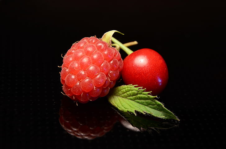 raspberry dan ceri, raspberry, ceri, raspberry, schwarz weiß, buah-buahan, obst, sehat, diet, müsli, bunt, warna, manis, permen, reif, matang, epik, studio, ceri, blatt, daun, mint, keren, juicy, nikkor, nikon d5100, refleksi, buah, makanan, kesegaran, merah, buah berry, organik, close-up, makanan penutup, Makanan sehat, Warna hitam, Wallpaper HD